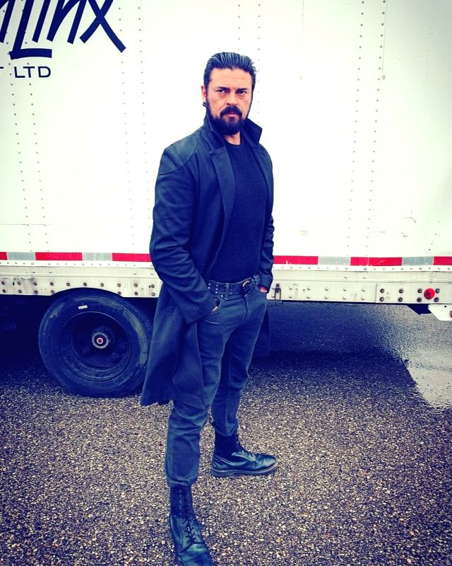 Karl Urban back on set of 'Mortal Kombat 2' as shooting resumes - Vimarsana News