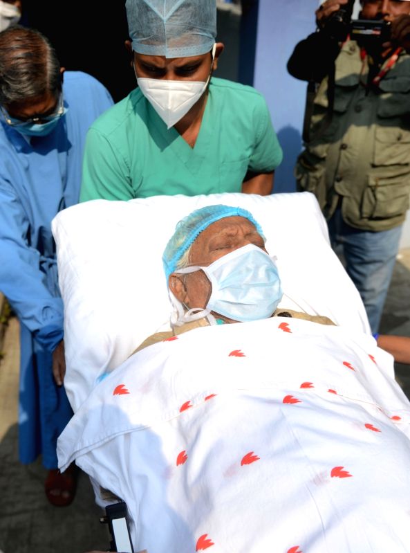 Buddhadeb Bhattacharjee kept on CPAP support, starts responding to treatment - Vimarsana News