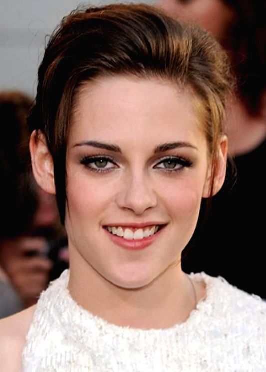 Kristen says 'it was nice' that 'The Crown' existed while preparing for 'Spencer' - Vimarsana News