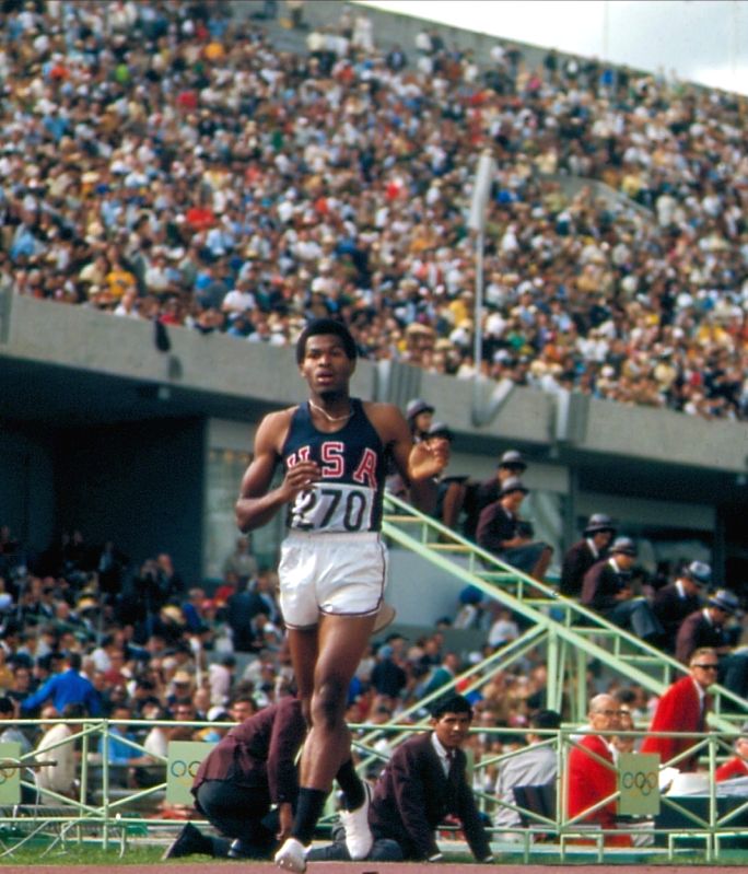 Evans, first to break 44-second barrier in 400m, no more - Vimarsana News