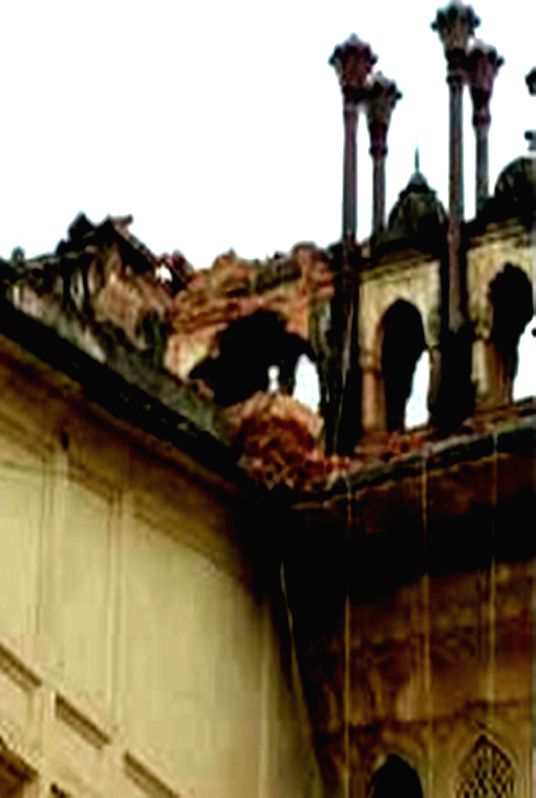 Historic Imambara's paraper collapses due to heavy rains - Vimarsana News