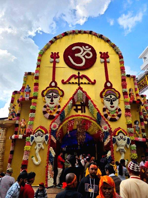 J&K Chief Secy reviews Mata Vaishno Devi Yatra arrangements - Vimarsana News