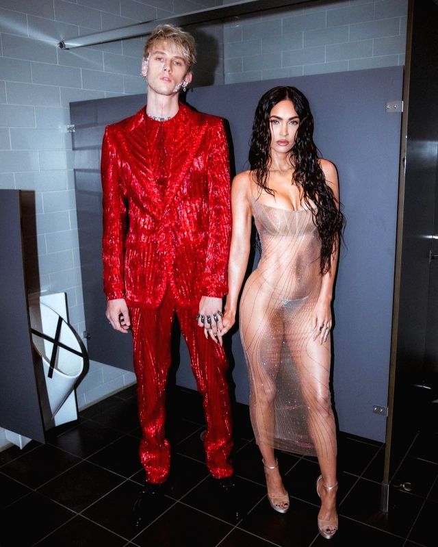 Machine Gun Kelly once stabbed himself while trying to woo Megan Fox - Vimarsana News