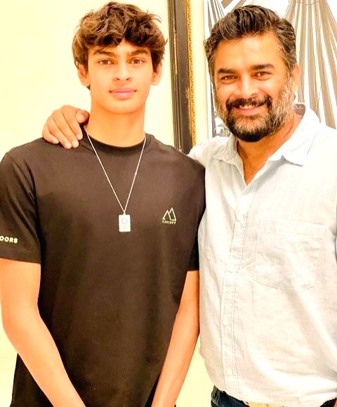 Madhavan is a proud father as Vedaant breaks record in swimming - Vimarsana News