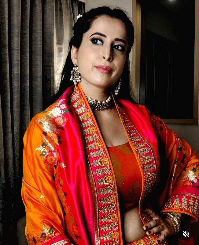 Manisha Arora elevates her festive look with a blend of halter and sharara - Vimarsana News