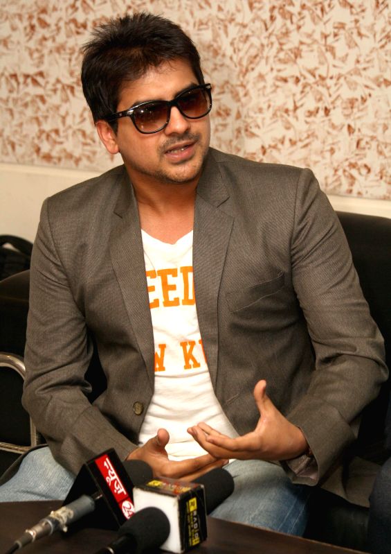 Pushkar Jog celebrates Gudi Padwa with rituals, prayers - Vimarsana News