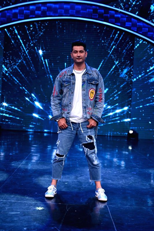 Marzi Pestonji recalls his days as background dancer in SRK's 'Dil Toh Pagal Hai' - Vimarsana News