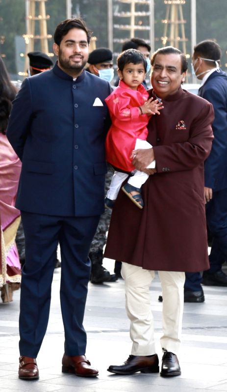 Mukesh Ambani steps down from Reliance Jio, son Akash named Chairman - Vimarsana News