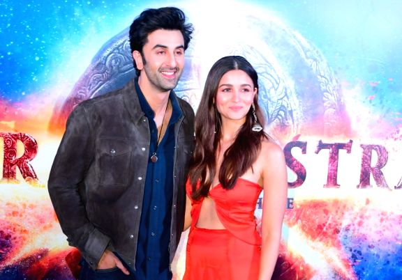 Ranbir Kapoor reveals his character in Brahmastra who has a connection with fire; Alia sends message to fans - Vimarsana News