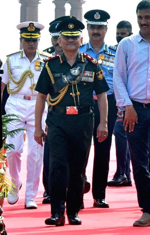 CDS visits forward posts in Rajouri, reviews security scenario along LoC - Vimarsana News