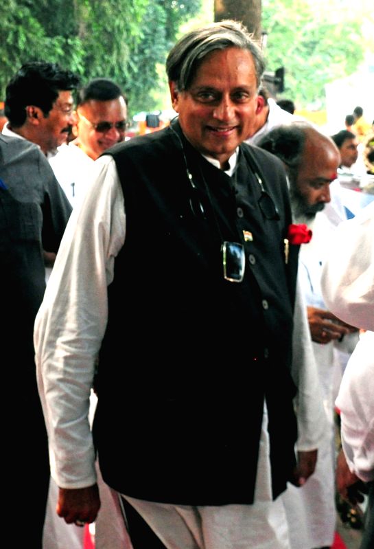 New group emerging within Kerala Cong with Tharoor as its leader - Vimarsana News