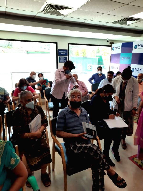 Many return without vaccine jab at some govt hospitals in Delhi - Vimarsana News