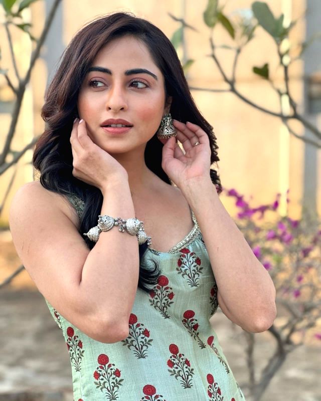 Niyati on 'Dear Ishq' director: 'If something goes wrong, he pulls my leg!' - Vimarsana News