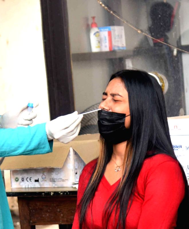 Maha: Covid cases scale new record; Omicron infections, fatalities increase - Vimarsana News