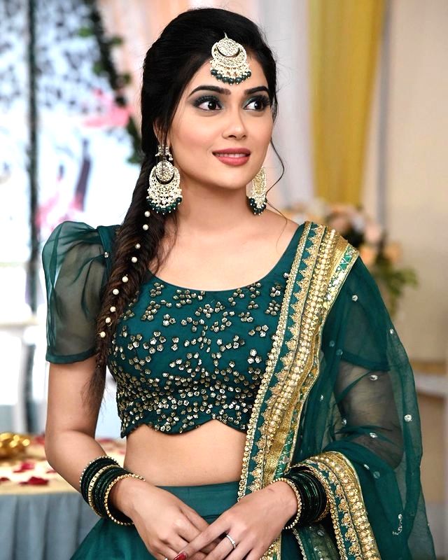 Priyanka Dhavale talks about shooting for a romantic dance sequence - Vimarsana News