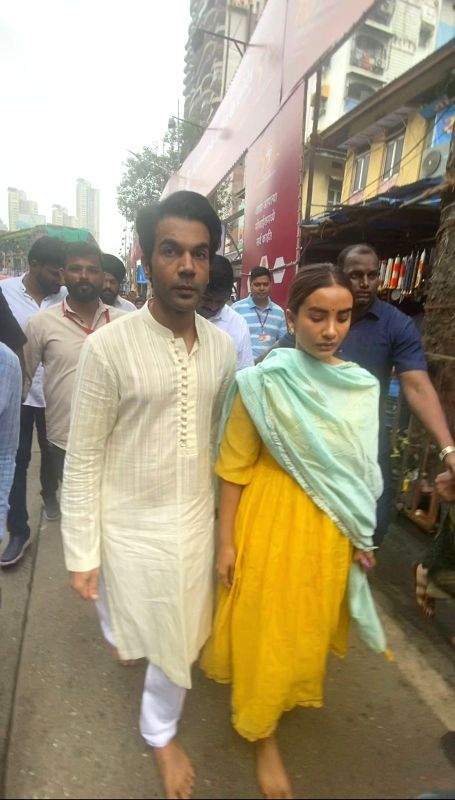 Rajkummar Rao, Patralekha visit Lalbaugcha Raja - Vimarsana News
