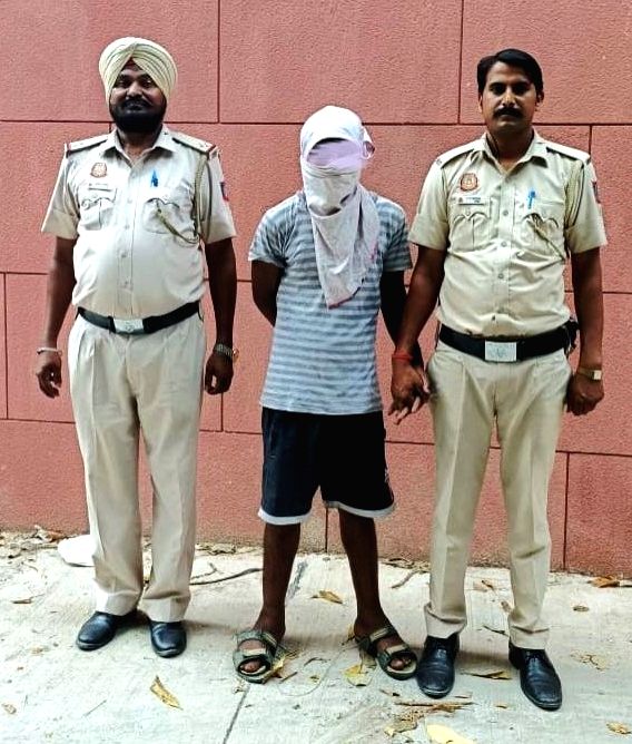 Robber who put noose around victim's neck nabbed by Delhi police - Vimarsana News
