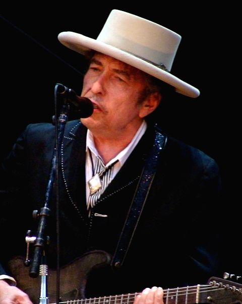 Robbie Robertson was proud to support Bob Dylan when he switched genres - Vimarsana News