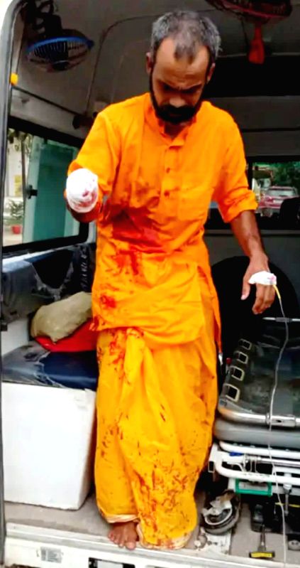 Seer chops off palm as offering in Ayodhya - Vimarsana News