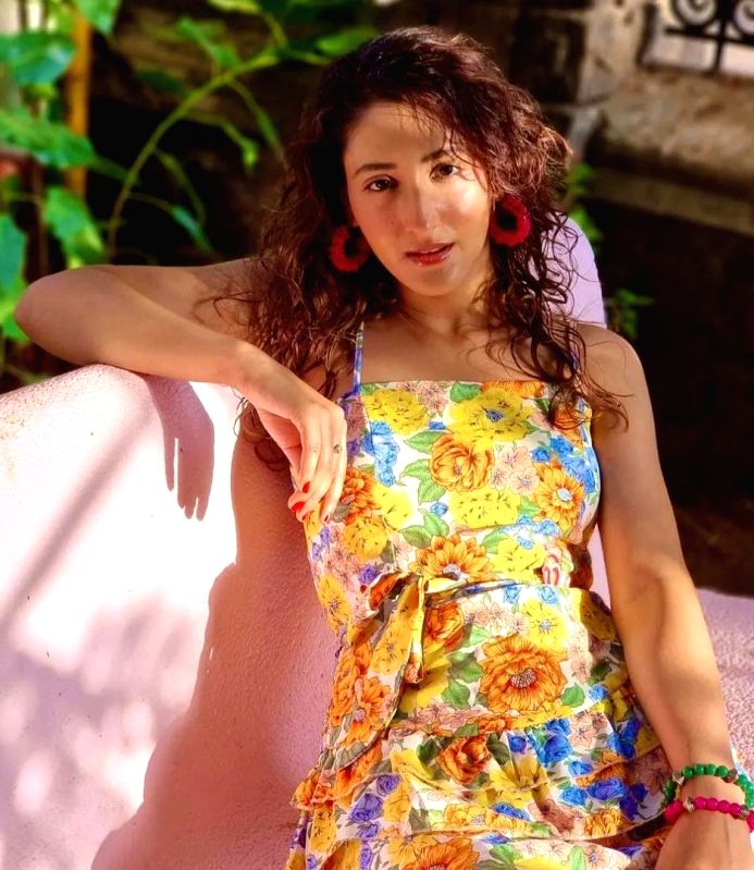 Shivya Pathania plays over 20 divine characters in show - Vimarsana News