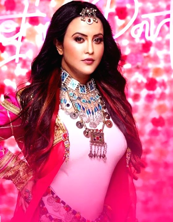 Shooting for 'Mood Banaleya' was like a real party for Amruta Fadnavis - Vimarsana News
