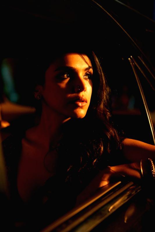 Shriya Pilgaonkar glams up to play a sex worker in comedy drama 'Taaza Khabar' - Vimarsana News