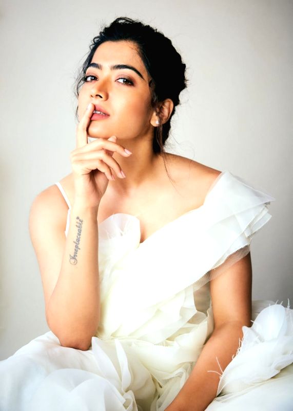 Rashmika Mandana looks simple, elegant in her poster as Geetanjali in 'Animal' - Vimarsana News