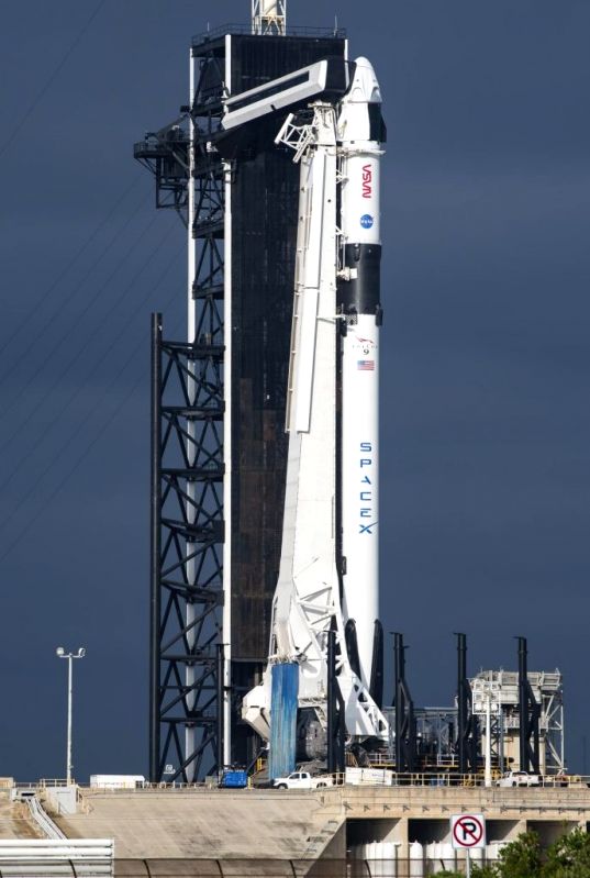 SpaceX wins contract for NASA's $332M mission to lunar outpost - Vimarsana News