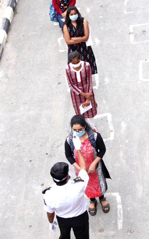 Thermo gun fails to check temperature of voters at Loni booth - Vimarsana News