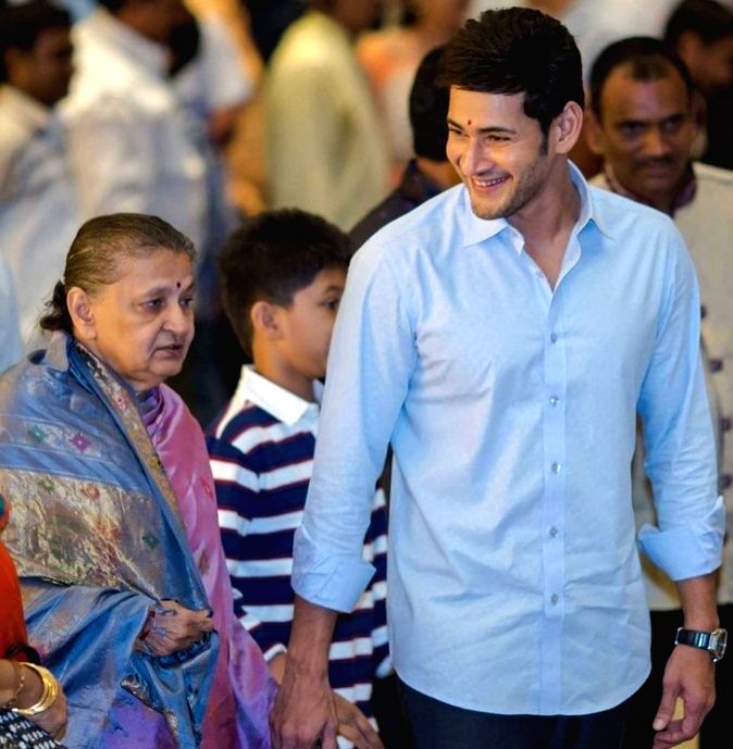 Tollywood star Mahesh Babu's mother passes away, condolences pour in - Vimarsana News