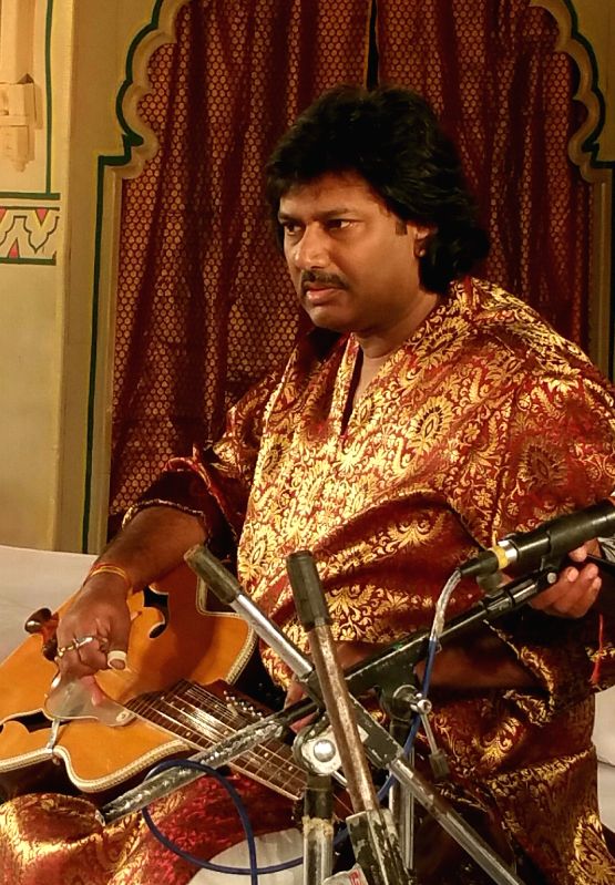 Unfair to compare me to Vishwa Mohan Bhatt: Salil Bhatt - Vimarsana News