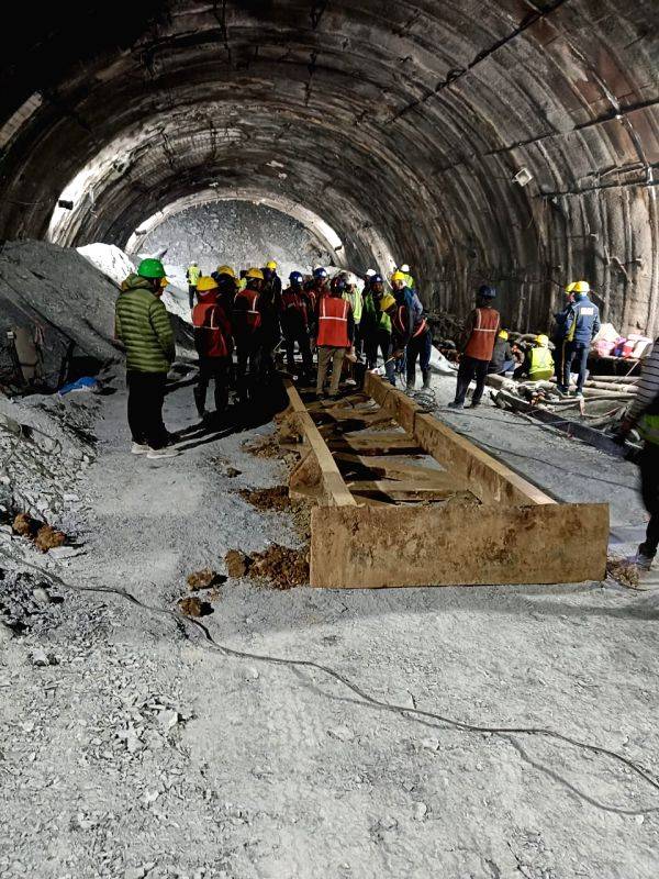 Uttarakhand tunnel collapse: Hope to rescue trapped workers by evening, says Bhaskar Khulbe - Vimarsana News