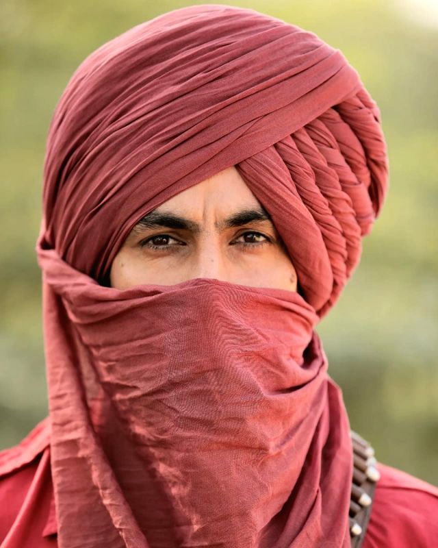 Vikramjeet Virk rocks 'Kurta Chadra' in first look of Punjabi film 'Maurh' - Vimarsana News