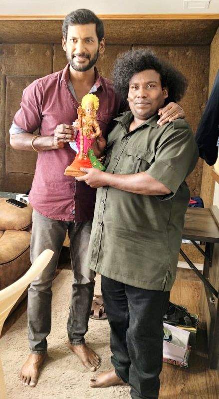 Vishal calls Yogi Babu 'darling brother' as he receives a statue of Lord Murugan - Vimarsana News
