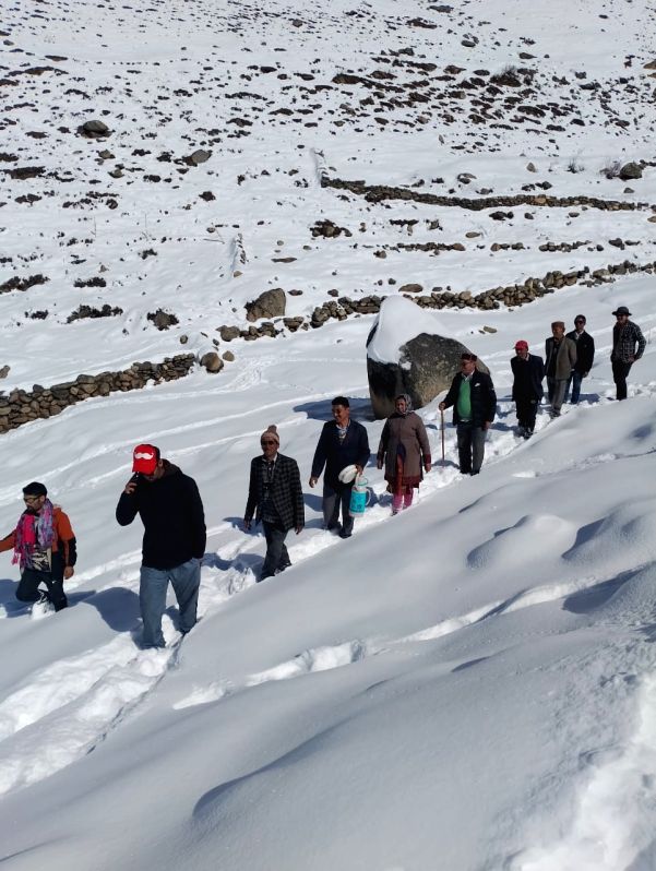 Braving extreme cold, voters in Himachal's highest polling stations gung-ho - Vimarsana News